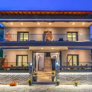 Apartament Oasis, Sarti