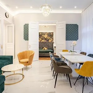 premium-art-deco-apartment-at-broadway-4bdr-3br.inbudapesthotels.com/